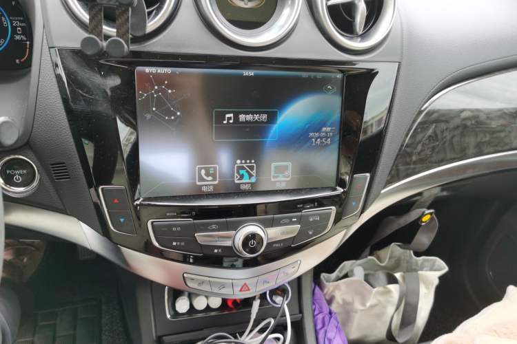 Used BYD Tang New Energy 2015 2.0T Four-Wheel-Drive Flagship Model Audio And AC Panel