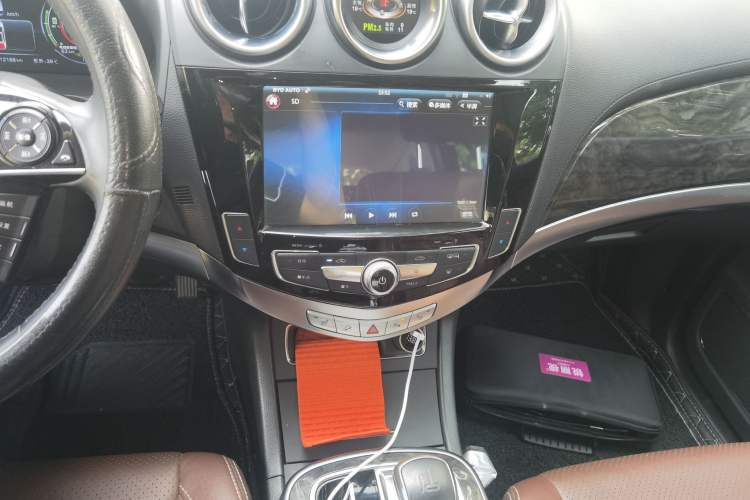 Used BYD Tang New Energy 2015 2.0T Four-Wheel-Drive Flagship Model Audio And AC Panel
