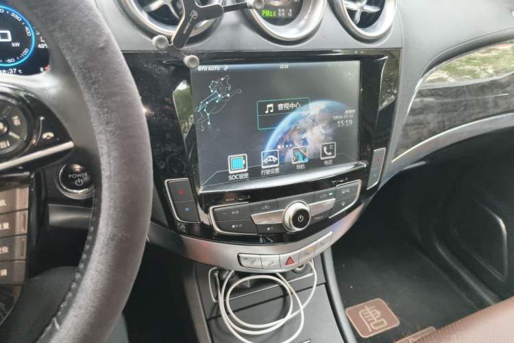 Used BYD Tang New Energy 2015 2.0T Four-Wheel-Drive Flagship Model Audio And AC Panel