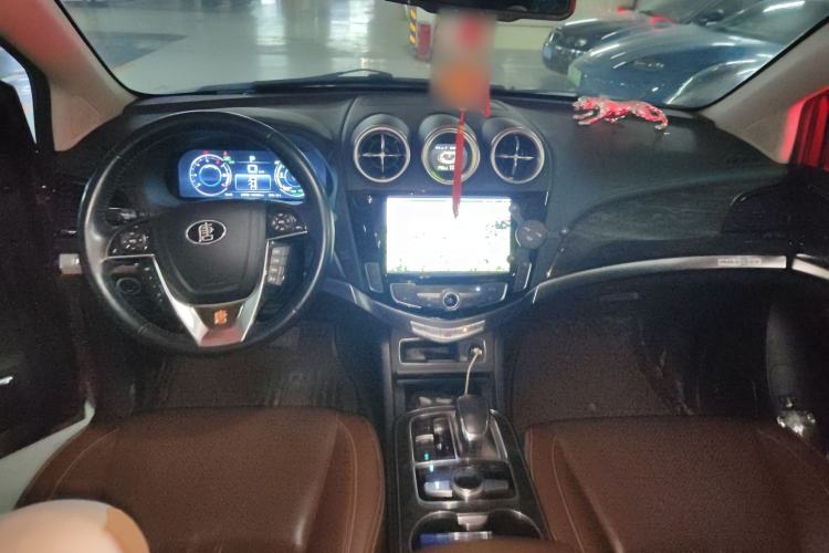 Used BYD Tang New Energy 2015 2.0T Four-Wheel-Drive Flagship Model Center Console