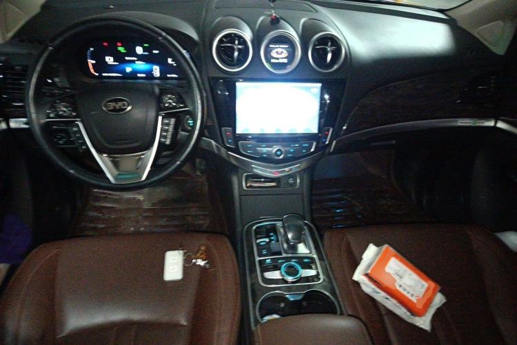 Used BYD Tang New Energy 2015 2.0T Four-Wheel-Drive Flagship Model Center Console