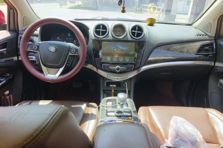 Used BYD Tang New Energy 2015 2.0T Four-Wheel-Drive Flagship Model Center Console