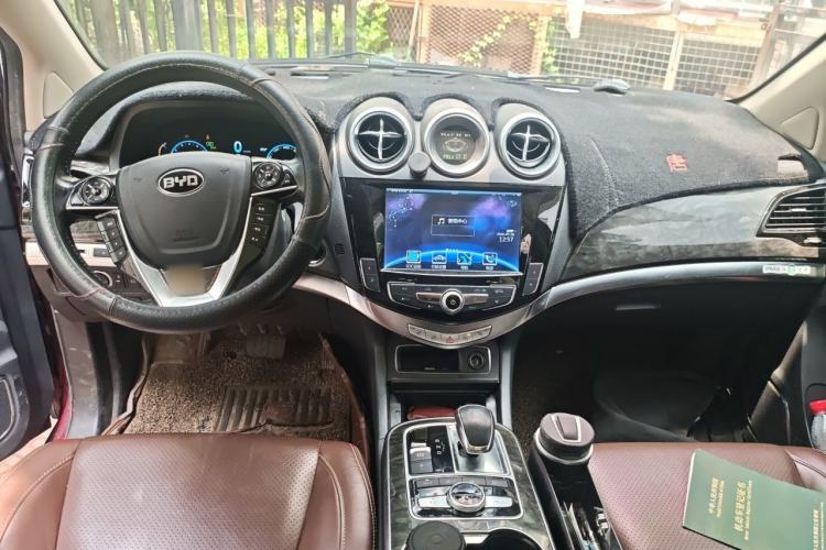 Used BYD Tang New Energy 2015 2.0T Four-Wheel-Drive Flagship Model Center Console
