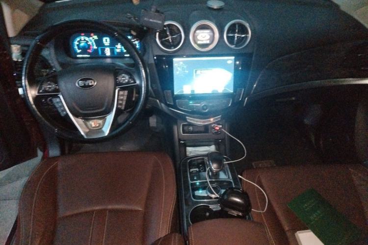 Used BYD Tang New Energy 2015 2.0T Four-Wheel-Drive Flagship Model Center Console