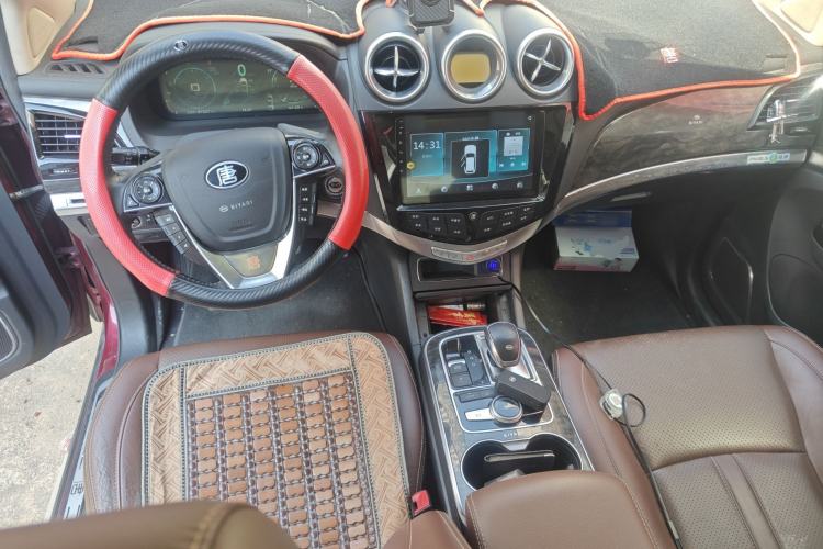 Used BYD Tang New Energy 2015 2.0T Four-Wheel-Drive Flagship Model Center Console