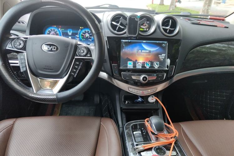Used BYD Tang New Energy 2015 2.0T Four-Wheel-Drive Flagship Model Center Console
