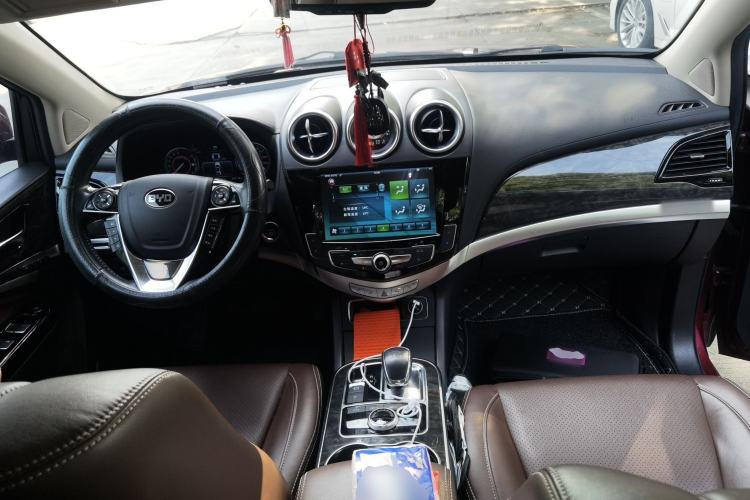 Used BYD Tang New Energy 2015 2.0T Four-Wheel-Drive Flagship Model Center Console