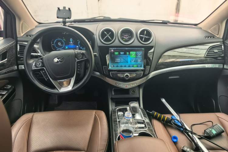 Used BYD Tang New Energy 2015 2.0T Four-Wheel-Drive Flagship Model Center Console