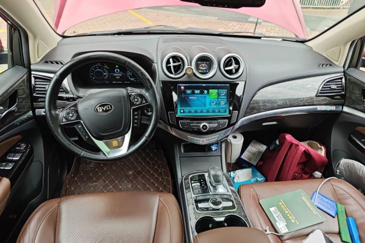 Used BYD Tang New Energy 2015 2.0T Four-Wheel-Drive Flagship Model Center Console