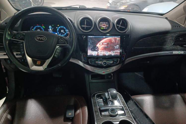 Used BYD Tang New Energy 2015 2.0T Four-Wheel-Drive Flagship Model Center Console