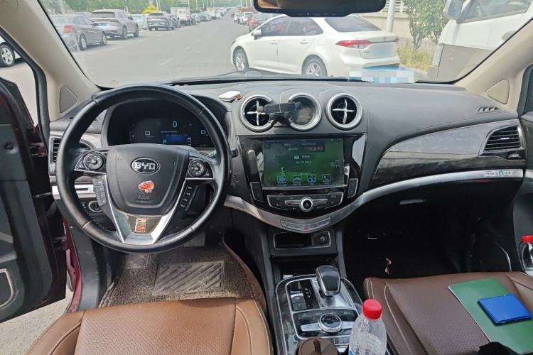 Used BYD Tang New Energy 2015 2.0T Four-Wheel-Drive Flagship Model Center Console