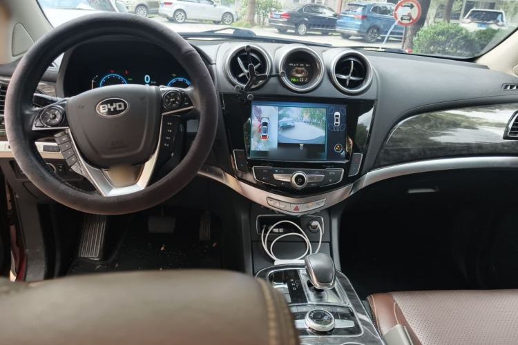 Used BYD Tang New Energy 2015 2.0T Four-Wheel-Drive Flagship Model Center Console