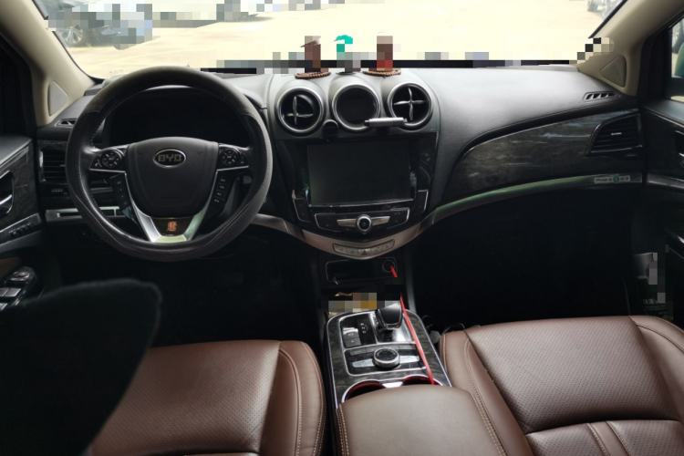 Used BYD Tang New Energy 2015 2.0T Four-Wheel-Drive Flagship Model Center Console