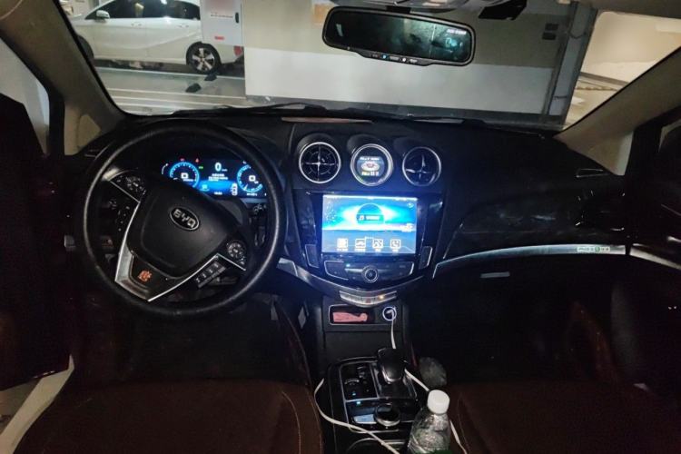 Used BYD Tang New Energy 2015 2.0T Four-Wheel-Drive Flagship Model Center Console