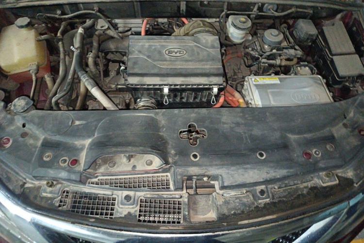 Used BYD Tang New Energy 2015 2.0T Four-Wheel-Drive Flagship Model Engine Bay