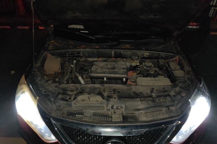 Used BYD Tang New Energy 2015 2.0T Four-Wheel-Drive Flagship Model Engine Bay