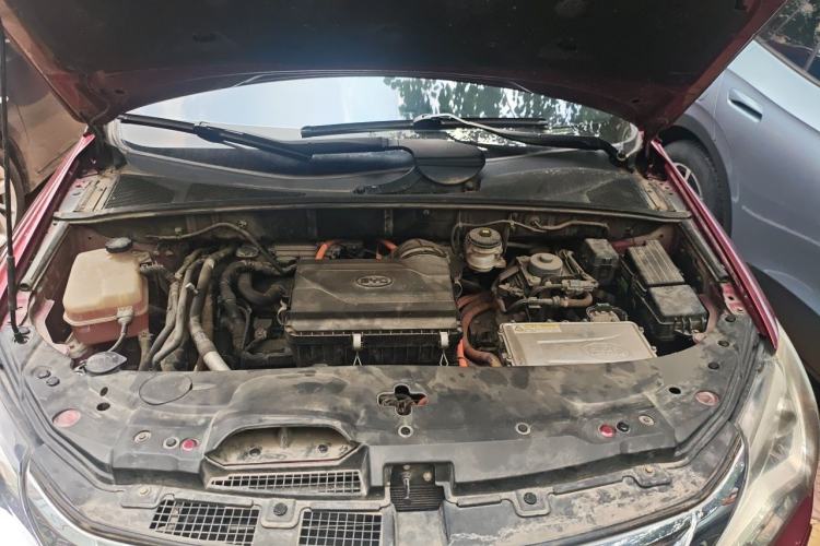 Used BYD Tang New Energy 2015 2.0T Four-Wheel-Drive Flagship Model Engine Bay