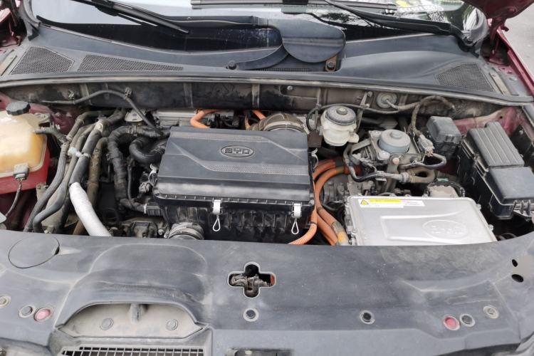 Used BYD Tang New Energy 2015 2.0T Four-Wheel-Drive Flagship Model Engine Bay