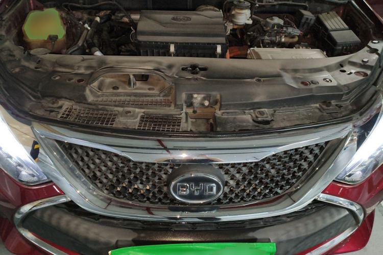 Used BYD Tang New Energy 2015 2.0T Four-Wheel-Drive Flagship Model Engine Bay