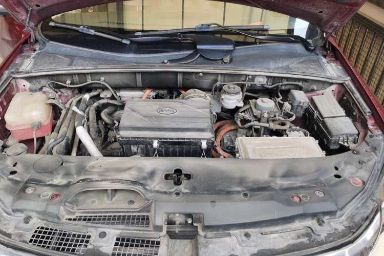 Used BYD Tang New Energy 2015 2.0T Four-Wheel-Drive Flagship Model Engine Bay