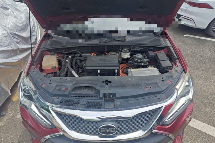 Used BYD Tang New Energy 2015 2.0T Four-Wheel-Drive Flagship Model Engine Bay