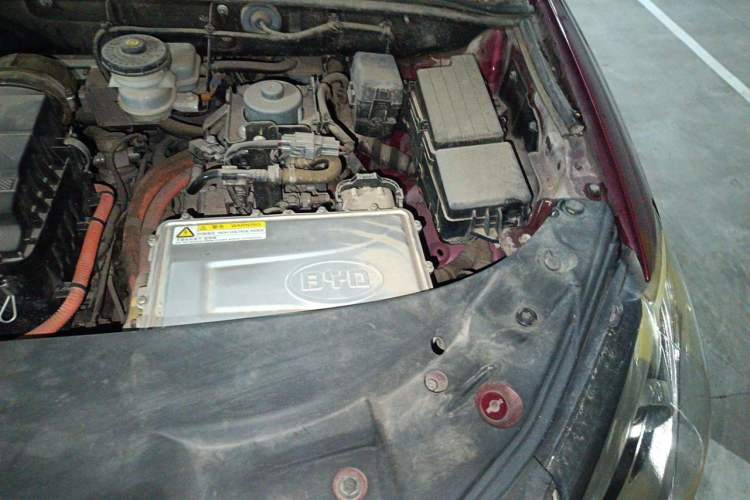 Used BYD Tang New Energy 2015 2.0T Four-Wheel-Drive Flagship Model Engine Bay Left