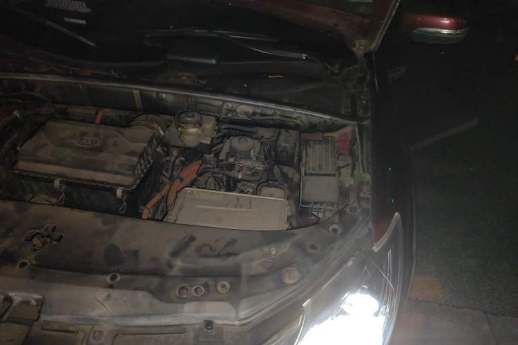Used BYD Tang New Energy 2015 2.0T Four-Wheel-Drive Flagship Model Engine Bay Left
