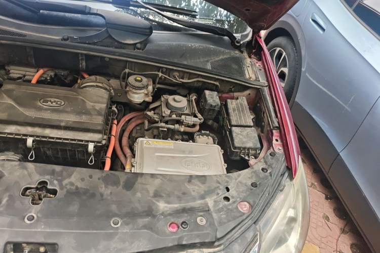 Used BYD Tang New Energy 2015 2.0T Four-Wheel-Drive Flagship Model Engine Bay Left