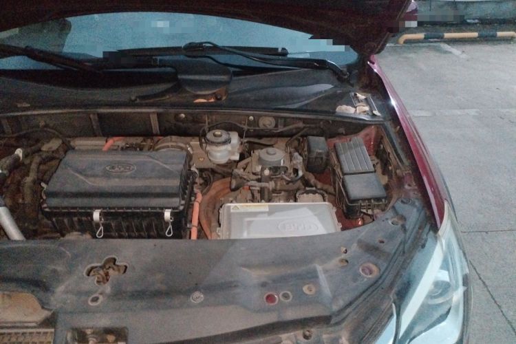 Used BYD Tang New Energy 2015 2.0T Four-Wheel-Drive Flagship Model Engine Bay Left