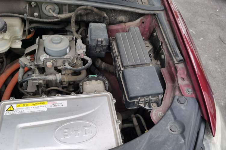 Used BYD Tang New Energy 2015 2.0T Four-Wheel-Drive Flagship Model Engine Bay Left