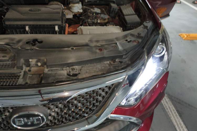 Used BYD Tang New Energy 2015 2.0T Four-Wheel-Drive Flagship Model Engine Bay Left
