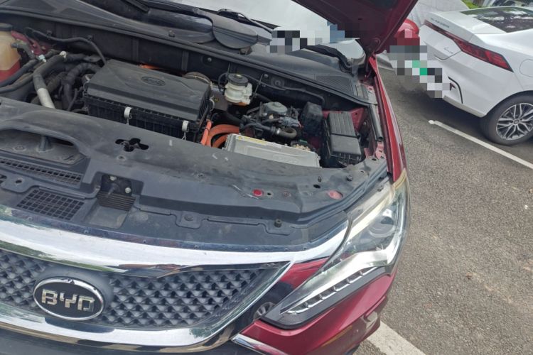 Used BYD Tang New Energy 2015 2.0T Four-Wheel-Drive Flagship Model Engine Bay Left