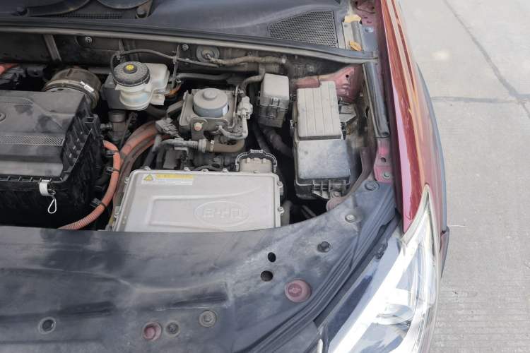Used BYD Tang New Energy 2015 2.0T Four-Wheel-Drive Flagship Model Engine Bay Left