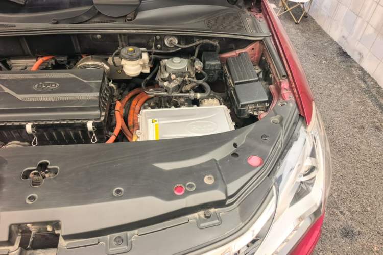 Used BYD Tang New Energy 2015 2.0T Four-Wheel-Drive Flagship Model Engine Bay Left