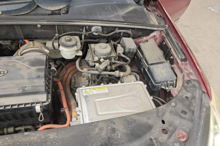 Used BYD Tang New Energy 2015 2.0T Four-Wheel-Drive Flagship Model Engine Bay Left
