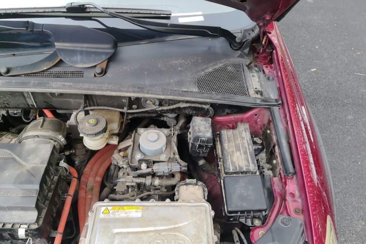 Used BYD Tang New Energy 2015 2.0T Four-Wheel-Drive Flagship Model Engine Bay Left