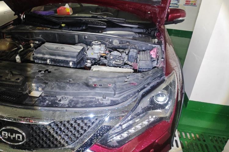 Used BYD Tang New Energy 2015 2.0T Four-Wheel-Drive Flagship Model Engine Bay Left