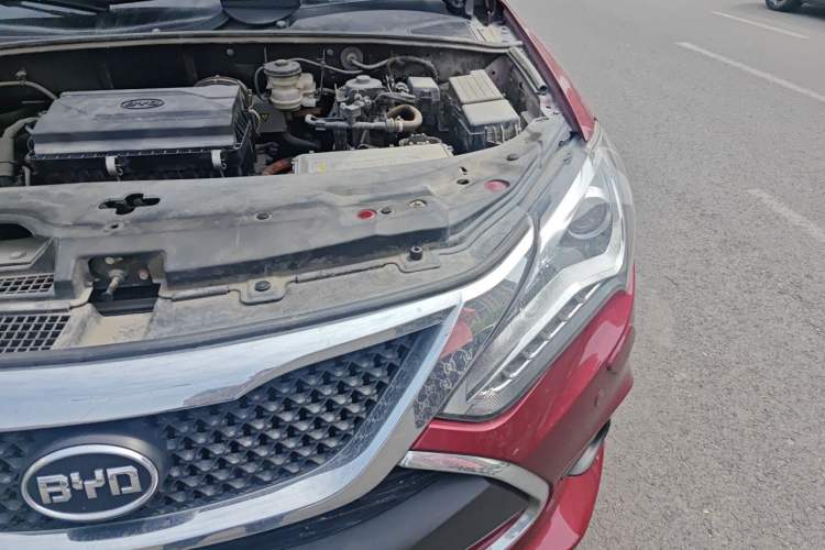 Used BYD Tang New Energy 2015 2.0T Four-Wheel-Drive Flagship Model Engine Bay Left