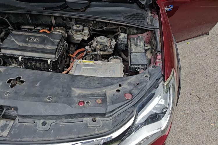 Used BYD Tang New Energy 2015 2.0T Four-Wheel-Drive Flagship Model Engine Bay Left