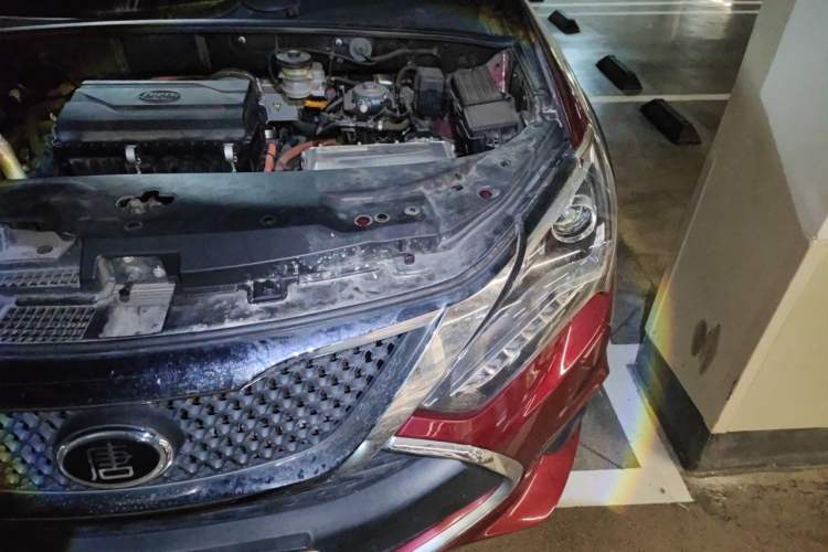 Used BYD Tang New Energy 2015 2.0T Four-Wheel-Drive Flagship Model Engine Bay Left