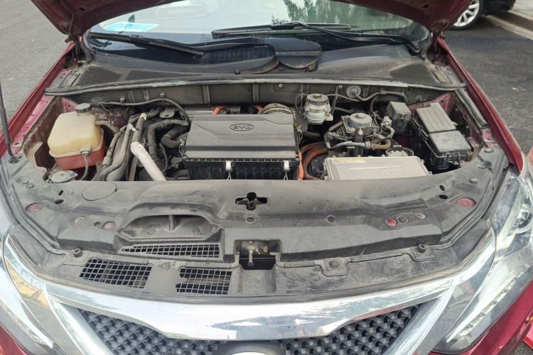 Used BYD Tang New Energy 2015 2.0T Four-Wheel-Drive Flagship Model Engine Bay