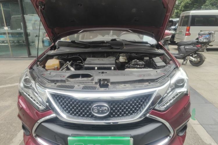 Used BYD Tang New Energy 2015 2.0T Four-Wheel-Drive Flagship Model Engine Bay