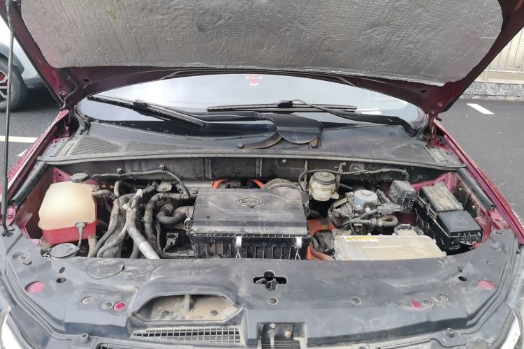 Used BYD Tang New Energy 2015 2.0T Four-Wheel-Drive Flagship Model Engine Bay