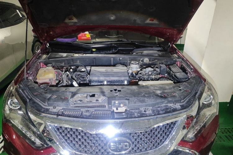 Used BYD Tang New Energy 2015 2.0T Four-Wheel-Drive Flagship Model Engine Bay