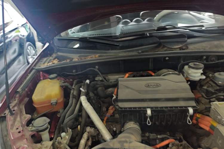Used BYD Tang New Energy 2015 2.0T Four-Wheel-Drive Flagship Model Engine Bay Right