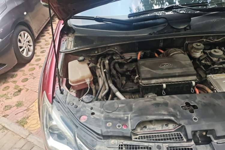 Used BYD Tang New Energy 2015 2.0T Four-Wheel-Drive Flagship Model Engine Bay Right