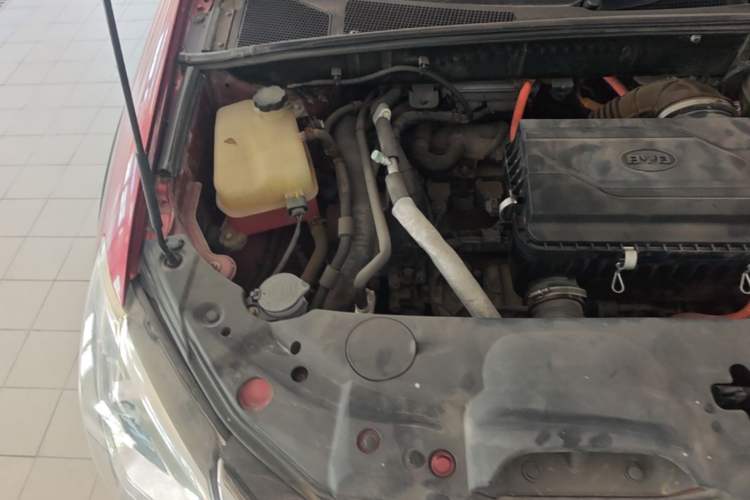 Used BYD Tang New Energy 2015 2.0T Four-Wheel-Drive Flagship Model Engine Bay Right