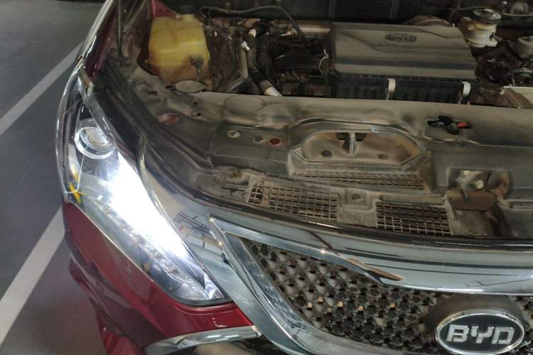 Used BYD Tang New Energy 2015 2.0T Four-Wheel-Drive Flagship Model Engine Bay Right