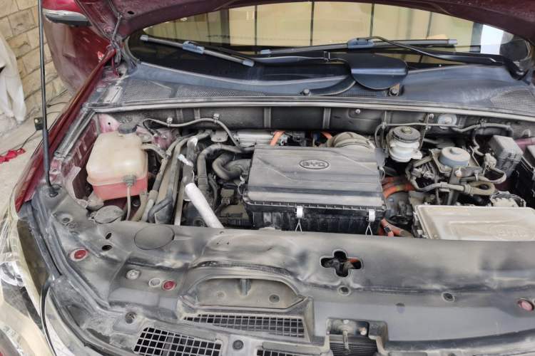 Used BYD Tang New Energy 2015 2.0T Four-Wheel-Drive Flagship Model Engine Bay Right