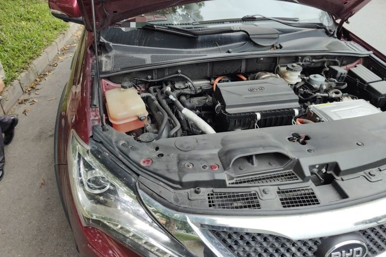 Used BYD Tang New Energy 2015 2.0T Four-Wheel-Drive Flagship Model Engine Bay Right